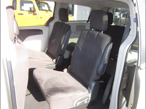 Chrysler Town and Country 2011 photo 4