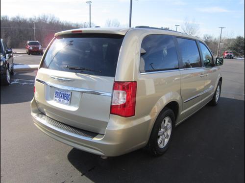 Chrysler Town and Country 2011 photo 5