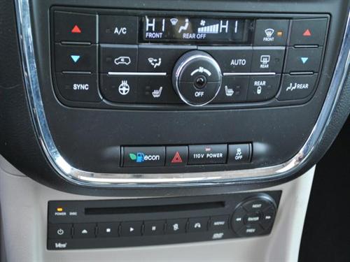 Chrysler Town and Country 2011 photo 1