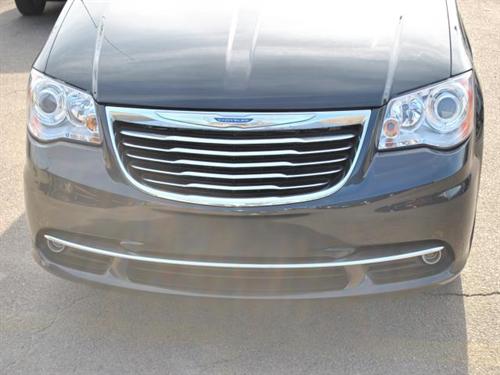 Chrysler Town and Country 2011 photo 3