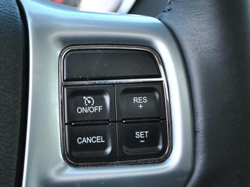 Chrysler Town and Country 2011 photo 5