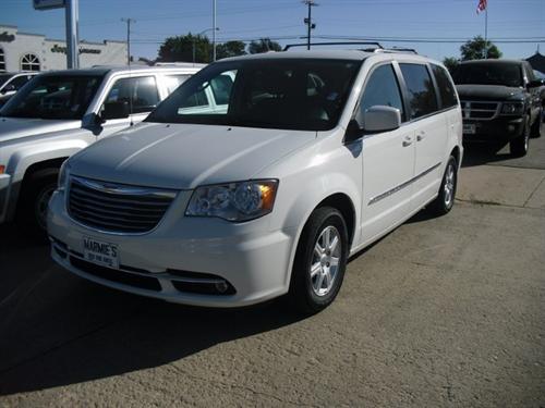 Chrysler Town and Country 2011 photo 1