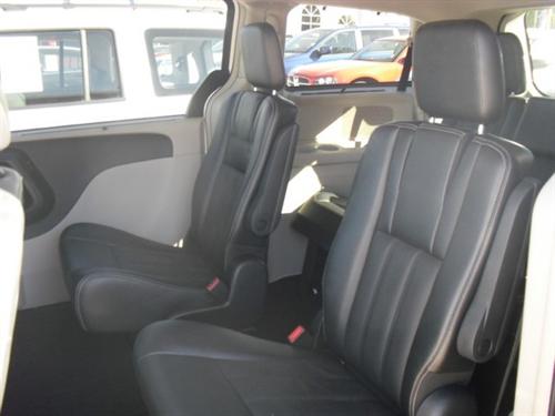 Chrysler Town and Country 2011 photo 4