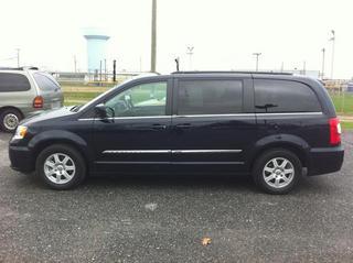 Chrysler Town and Country 2011 photo 1