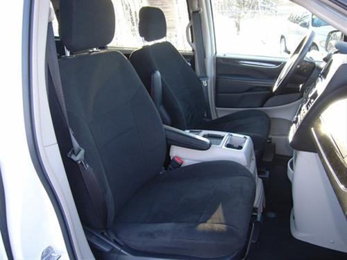 Chrysler Town and Country 2011 photo 2