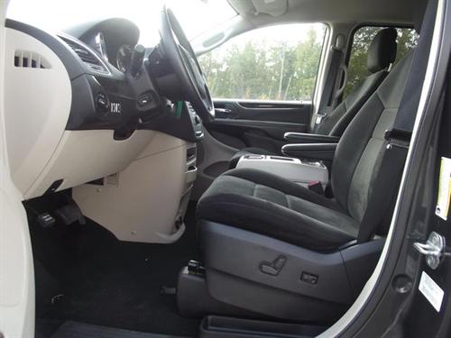 Chrysler Town and Country 2011 photo 3