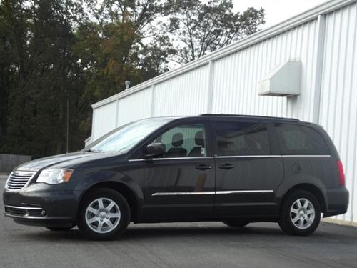 Chrysler Town and Country 2011 photo 5