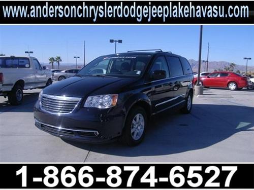 Chrysler Town and Country 2011 photo 2