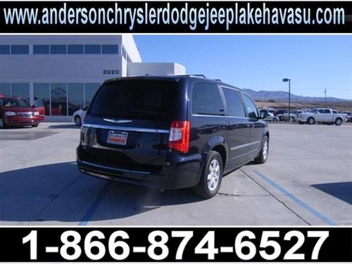 Chrysler Town and Country 2011 photo 4