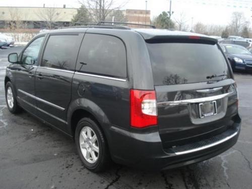 Chrysler Town and Country 2011 photo 1