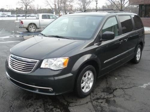 Chrysler Town and Country 2011 photo 3