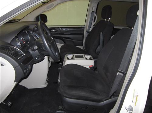 Chrysler Town and Country 2011 photo 2