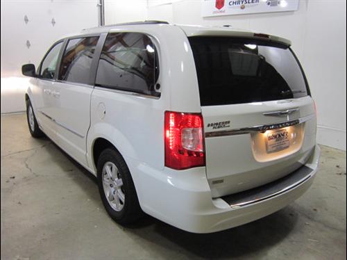 Chrysler Town and Country 2011 photo 4