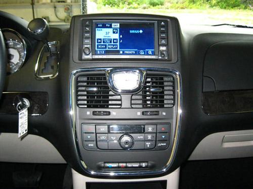 Chrysler Town and Country 2011 photo 1