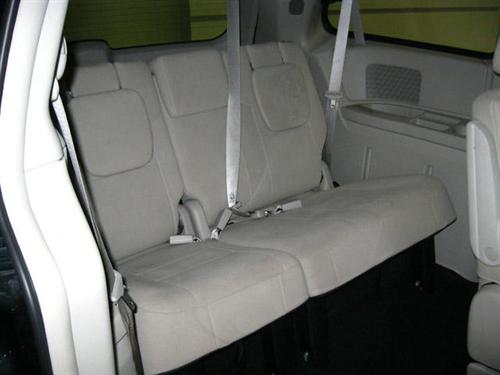 Chrysler Town and Country 2011 photo 3