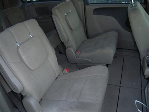 Chrysler Town and Country 2011 photo 1