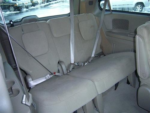 Chrysler Town and Country 2011 photo 2