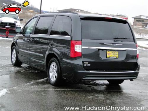 Chrysler Town and Country 2011 photo 1