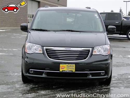 Chrysler Town and Country 2011 photo 3