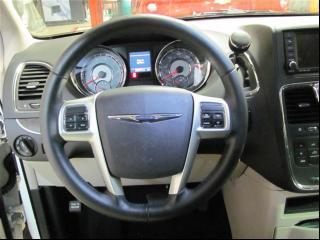 Chrysler Town and Country 2011 photo 2