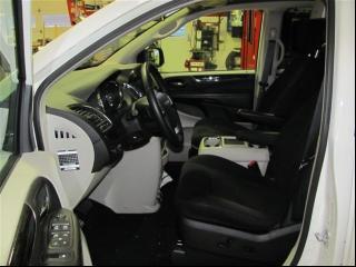 Chrysler Town and Country 2011 photo 3