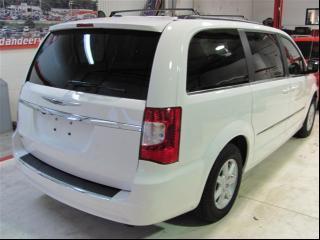 Chrysler Town and Country 2011 photo 5