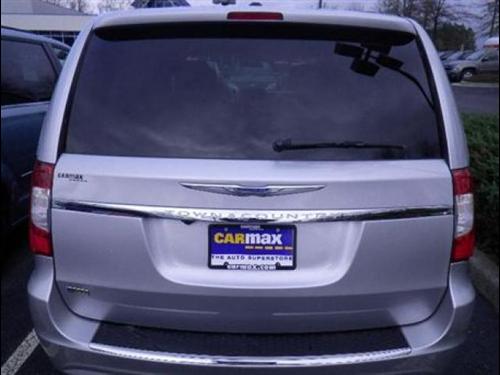 Chrysler Town and Country 2011 photo 1