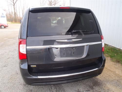 Chrysler Town and Country 2011 photo 1