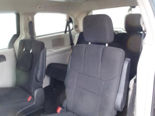 Chrysler Town and Country 2011 photo 2