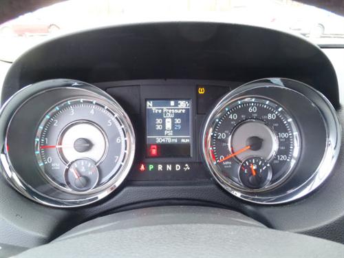 Chrysler Town and Country 2011 photo 3