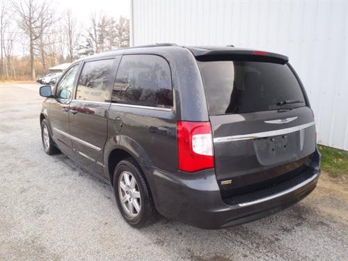 Chrysler Town and Country 2011 photo 4