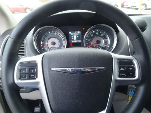 Chrysler Town and Country 2011 photo 5