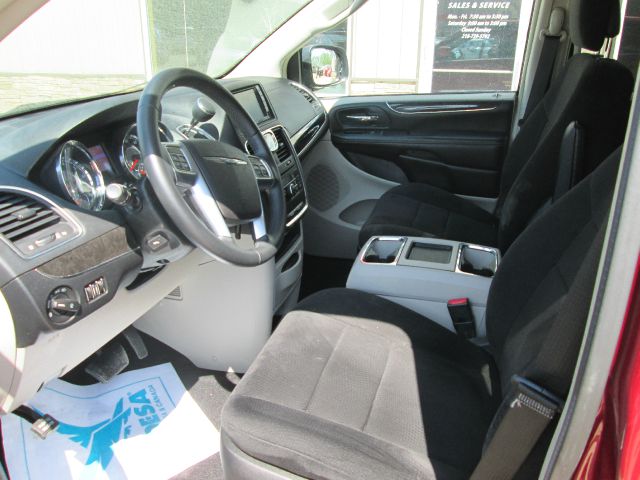 Chrysler Town and Country 750li Xdrive 1-ownerawdnavigation Sedan MiniVan