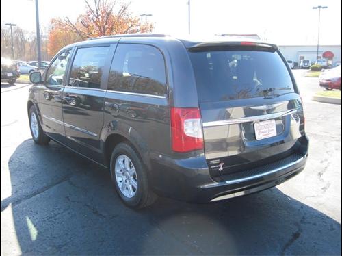 Chrysler Town and Country 2011 photo 4