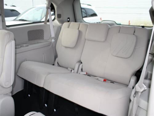 Chrysler Town and Country 2011 photo 1