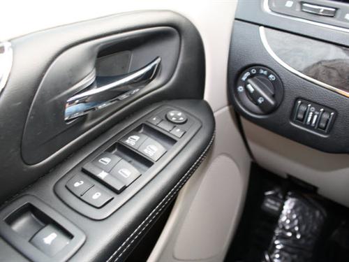 Chrysler Town and Country 2011 photo 4