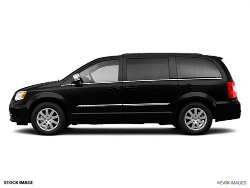 Chrysler Town and Country 2011 photo 3