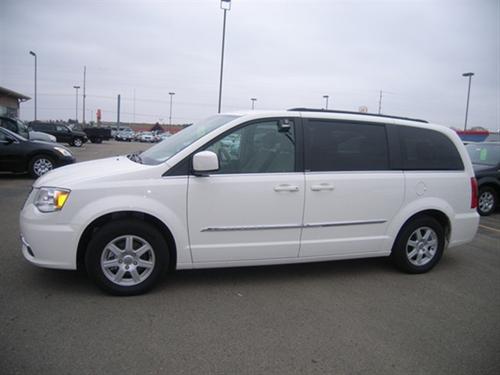Chrysler Town and Country 2011 photo 4