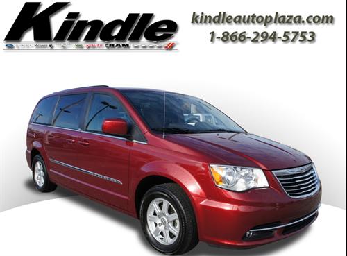 Chrysler Town and Country 2011 photo 2