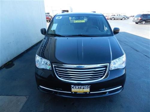 Chrysler Town and Country 2011 photo 1