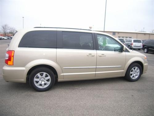 Chrysler Town and Country 2011 photo 5