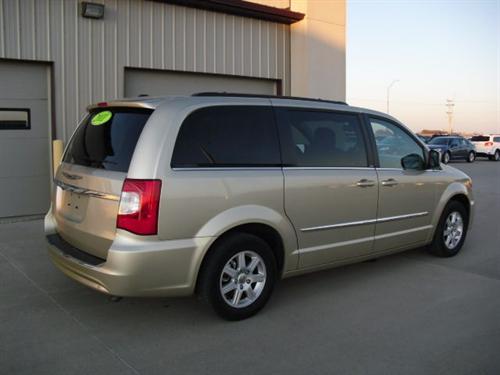 Chrysler Town and Country 2011 photo 1