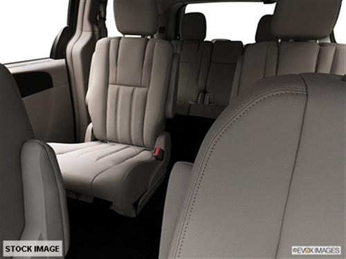 Chrysler Town and Country 2011 photo 2