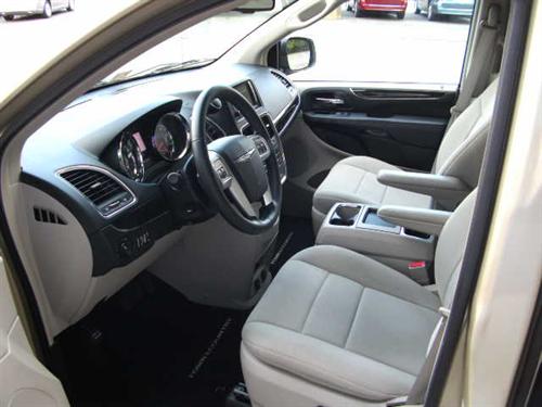 Chrysler Town and Country 2011 photo 1