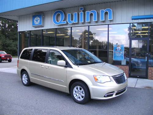 Chrysler Town and Country 2011 photo 2