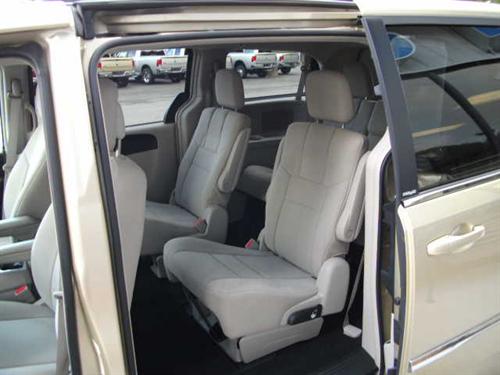 Chrysler Town and Country 2011 photo 4