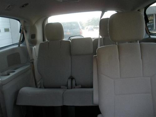 Chrysler Town and Country 2011 photo 2