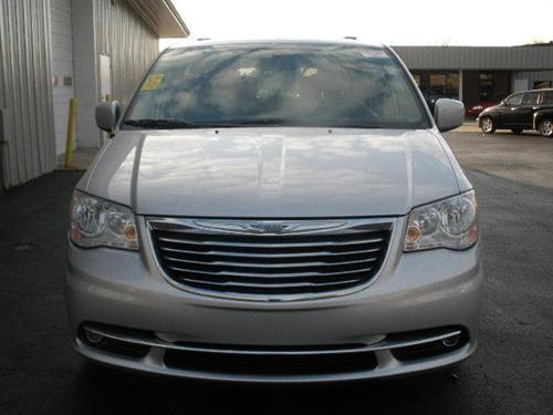 Chrysler Town and Country 2011 photo 4
