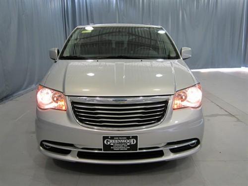 Chrysler Town and Country 2011 photo 1