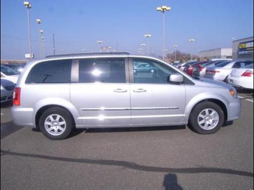 Chrysler Town and Country 2011 photo 1